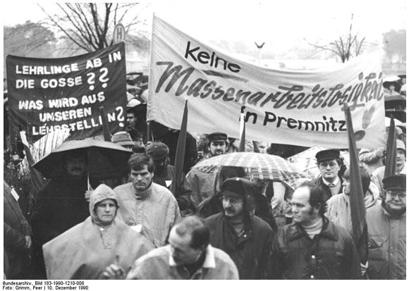 Demonstration gegen Stellenabbau in Premnitz (10. Dezember 1990)